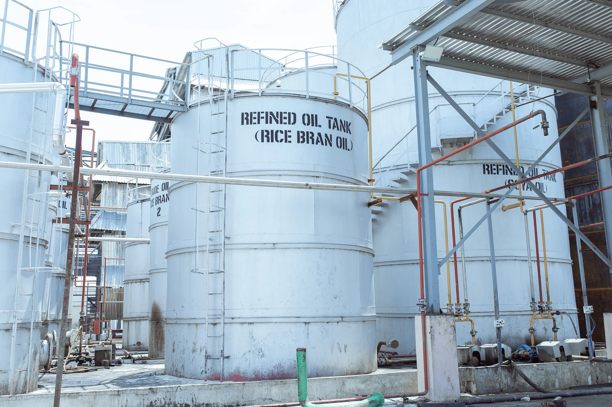 Refined rice bran oil storage tank at Umza Oil Mills